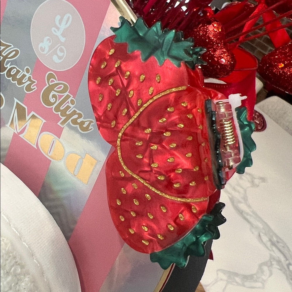 🍓🍓Slippers & Hair🍓Clips!! - Picture 4 of 12